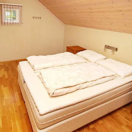 12 Person In Ferienhaus Jelsa