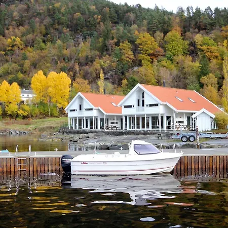 12 Person In Jelsa