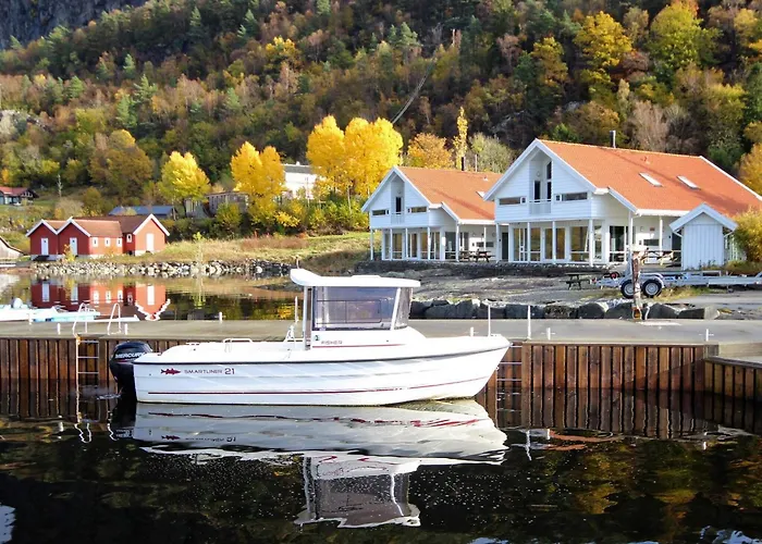 12 Person In Jelsa