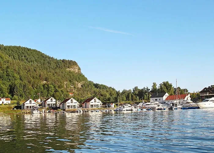 12 Person In Jelsa